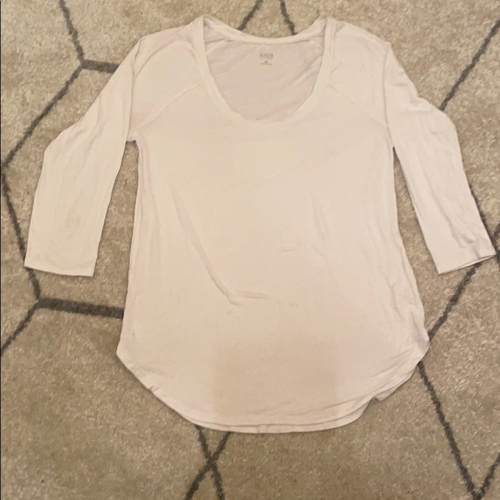 White classic scoop neck shirt